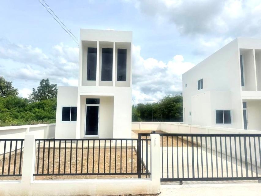 ขายบ้านเดี่ยวหรู 2 ชั้น บ้านศรีย้อย ต้นธง - ลำพูน บ้านใหม่สไตล์โมเดิร์น ของแถมจัดเต็ม ถูกมาก ใกล้ตัวเมืองลำพูน เชื่อมต่อเชียงใหม่ 3