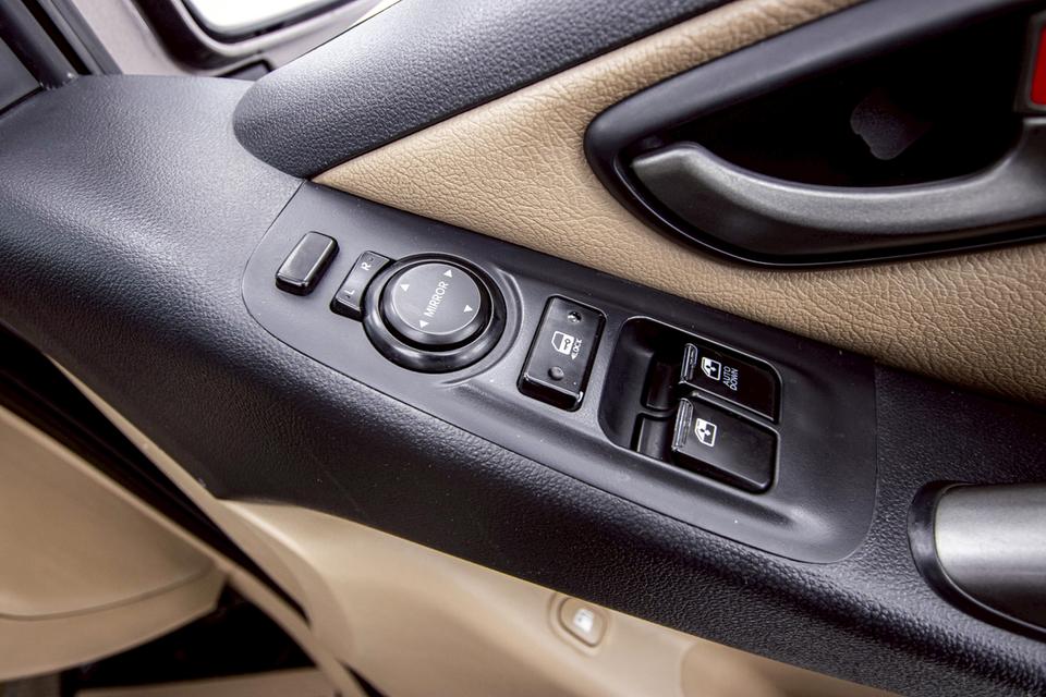 HYUNDAI H1 2.5 ELITE 2016  12