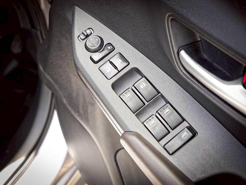TOYOTA YARIS ATIV 1.2 Smart เกียร์ Auto สีเทา ปี2024 18