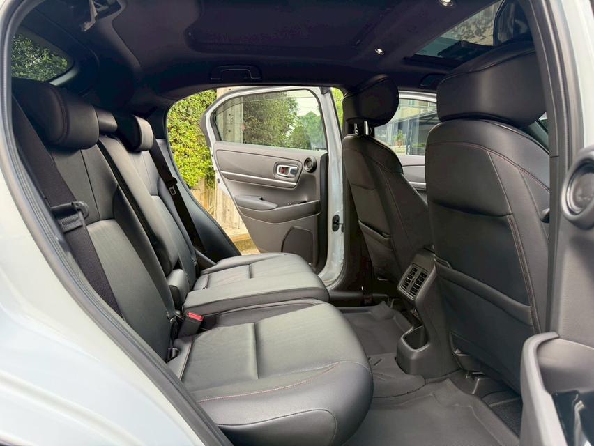 Honda HRV eHEV RS Top สีขาวซันไลท์ ปี23✨มือเดียวป้ายแดง ไมล์ 47,xxx โล เข้าศูนย์ทุกระยะ สีเดิมทั้งคัน 13