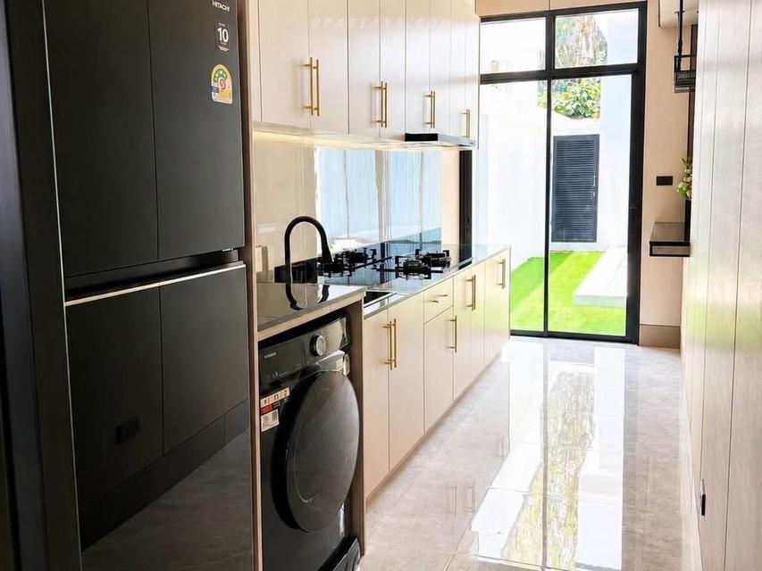 For Sale — Luxury Modern Marble Pool Villa in PattayaLuxury pool villa for sale in Pattaya, Modern Marble style. Sold with an existing yearly tenant 11