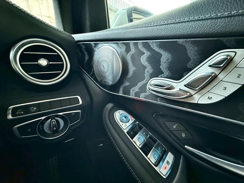 Benz GLC250 d AMG Dynamic ดีเซล สีขาว ปี 2019 รถบ้านมือเดียวป้ายแดง  ไม่เคยทำสี รูปที่ 20