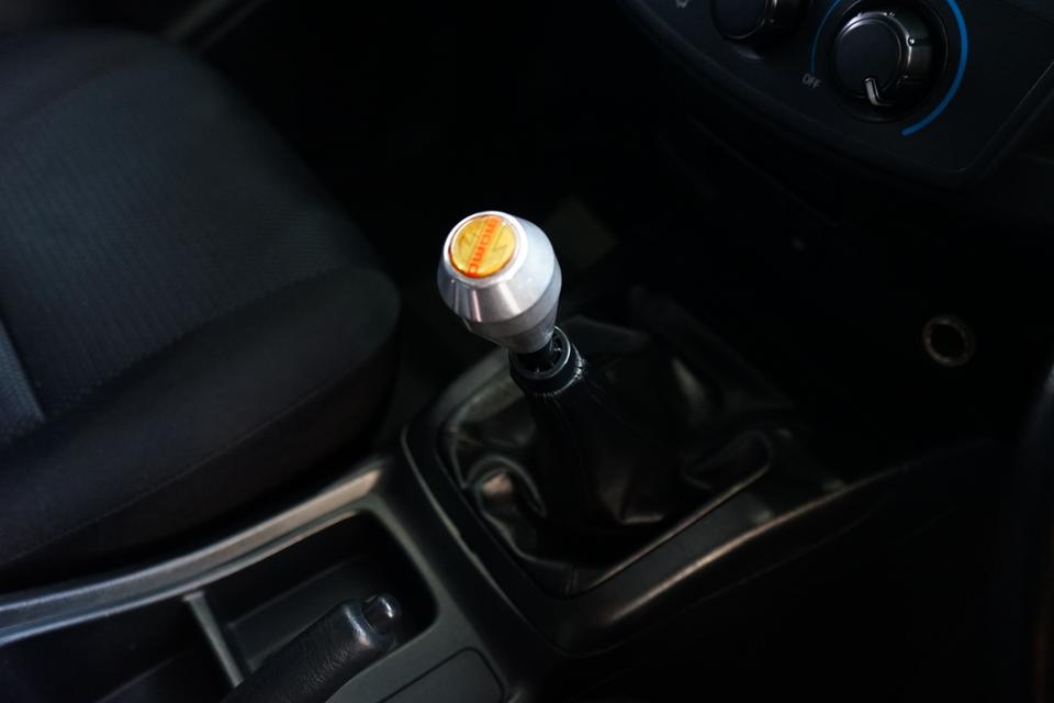 2015 TOYOTA VIGO 2.5E 11