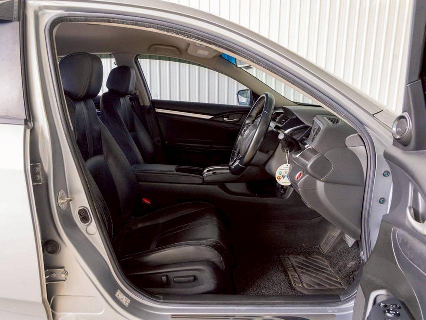Honda Civic 1.8El ปี17 13