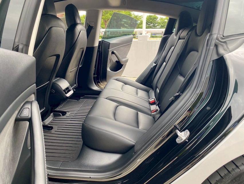 TESLA MODEL3 Long Range 2023 รถสีดำแร็บฟิล์มสีเทามา สวยปิ้งเลย 13