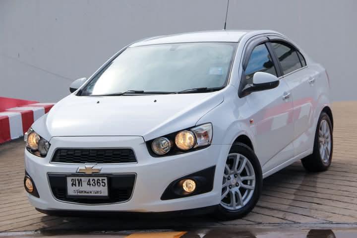 Chevrolet Sonic สีขาวสวยๆ