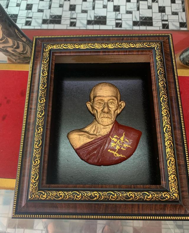 ภาพหลวงพ่อรวยพร้อมกรอบ