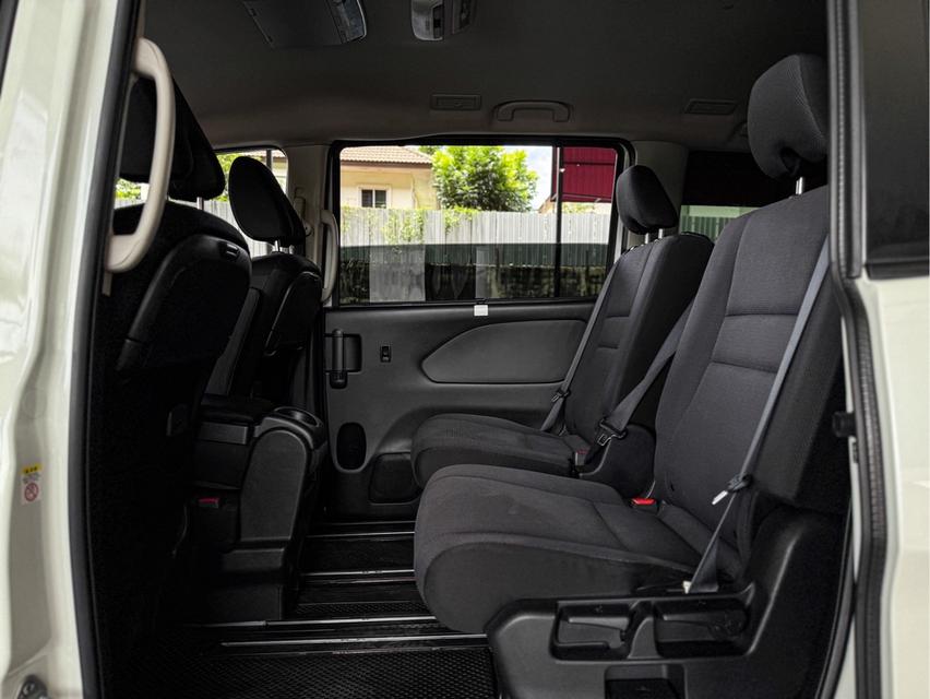 รหัสรถ WRT6854 2017 NISSAN SERENA HYBRID 2.0 X สีขาว 11