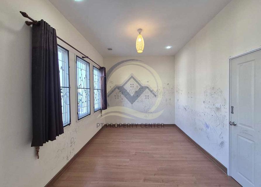 ทาวน์โฮม 2 ชั้น ต่อเติมระเบียง ราคาสุดพิเศษ : โครงการโกลเด้นทาวน์ รามคำแหง-วงแหวน 11