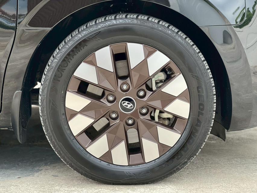 ปี 2022 HYUNDAI STARIA, 2.2 PREMIUM SUNROOFโฉม ปี21-ปัจจุบัน สีดำ เกียร์ออโต้ ดีเซล ตัวท๊อปสุด 12