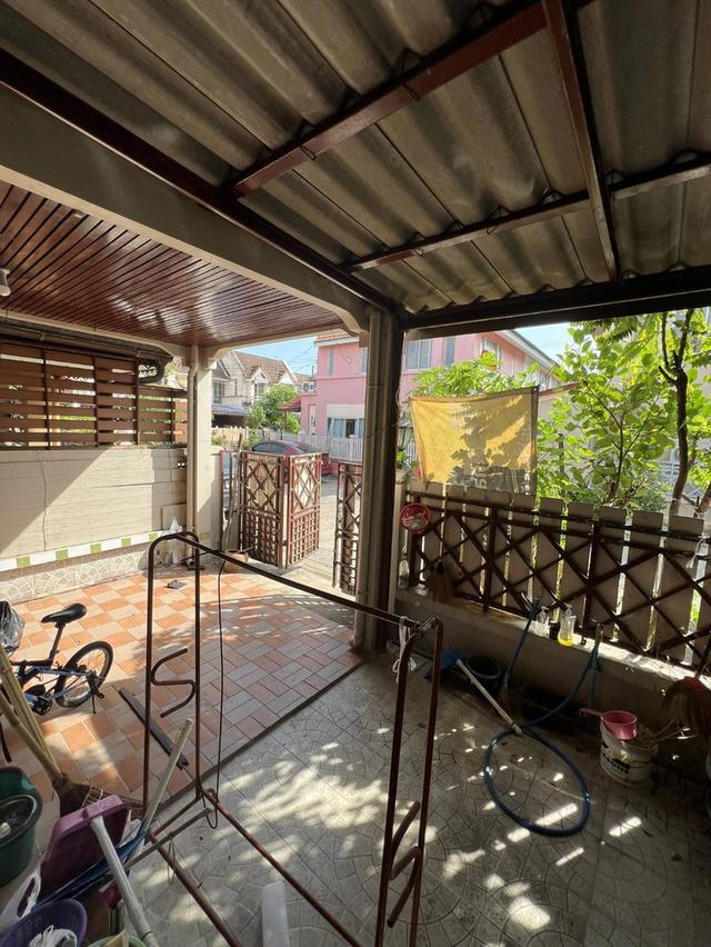 บ้านทาวเฮ้าส์ 2ชั้น 2ห้องนอน 2 ห้องน้ำ 1 ห้องโถง และ ห้องขนาด 20ตาราง 4