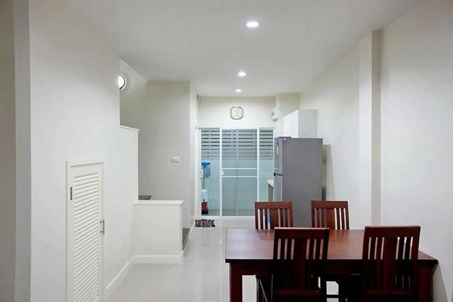 จัดเต็มเฟอร์ฯ 19 ตร.วา. เตรียมน้อม480.ม ม.นิด้า 2.5 กม. ให้เช่าทาวน์เฮาส์หรู 3 ชั้น 3 นอน 229ตร.ม. รามคำแหง140-146 เดอะพ 6