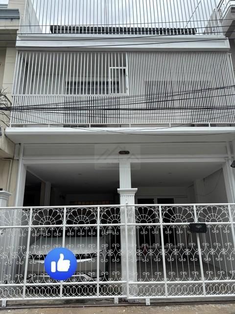 ขายทาวน์เฮาส์ 2 ชั้น 270 ตรม. ซอยสุขุมวิท 89-1 เดิน 500 เมตร ถึง BTS บางจาก 1