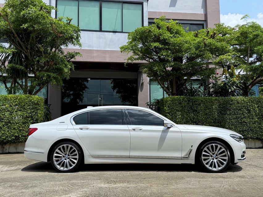 2019 BMW 740le PURE EXCELLENCE รถออกศูนย์ BMW รถวิ่งน้อย เข้าศูนย์ตามระยะ วารันตีศูนย์ยังเหลืออีกนานครับ