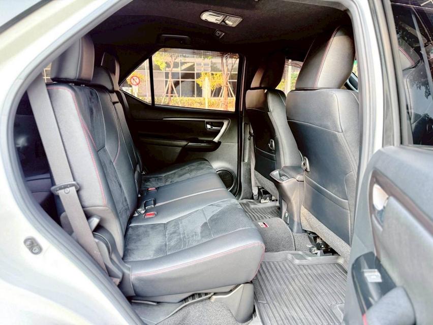 รหัสรถ PR9758 Toyota Fortuner 2.8 GR Sport 4WD Black Top ปี 2022 รูปที่ 7