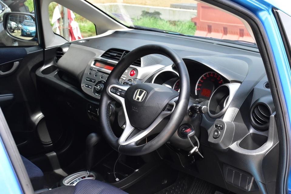รหัสรถ PB4051 HONDA JAZZ 1.5V AUTO 2013 เบนซิน 19