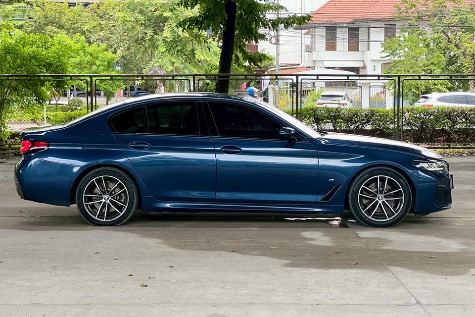 BMW 520d M Sport LCI AT ปี 2023 รถสวยมือเดียว ดีเซล 4
