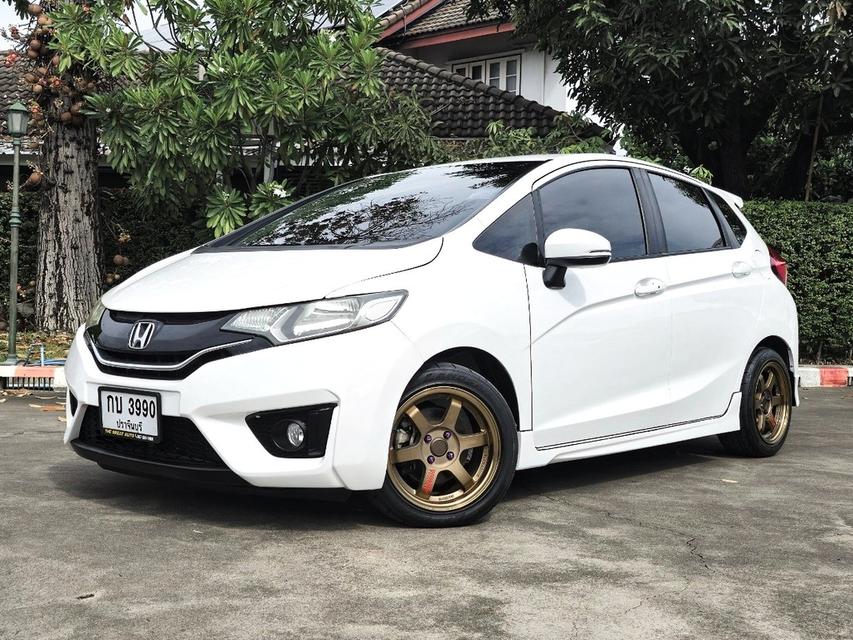 HONDA JAZZ 1.5 i-VTEC SV ปี 2015 (VAT.) เกียร์ AUTO สีขาว เครื่องยนต์เบนซิน รถสวยพร้อมใช้งาน ไมล์แท้เพียง 176,228 km.