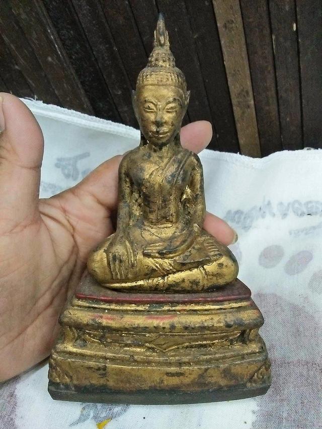 พระบูชาไม้แกะทาทองเก่า องค์พระปางนั่งสะดุ้งมาร องค์พระและฐานถอดออกจากกันได้ ขนาดหน้าตัก3นิ้ว ความสูง 7นิ้ว สภาพสวยสมบูรณ์ค่ะ