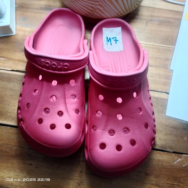 รองเท้า CROCS มือ2 แท้ 100% สีแดงเลือดนก ขนาด M7 หรือ เบอร์ 40 ยาว25-25.5ซม. สภาพเกิน80% สอบถามข้อมูลเพิ่มเติม Line : @992pqeqo 7