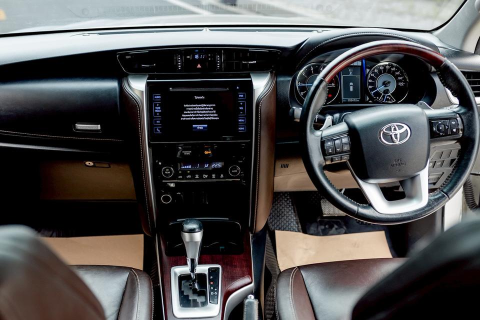 Toyota Fortuner 2.4V ปี18 14