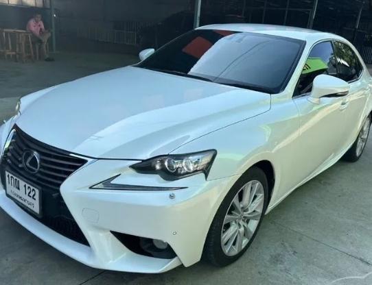 Lexus IS 300h สีขาวสภาพสวยใหม่ 3