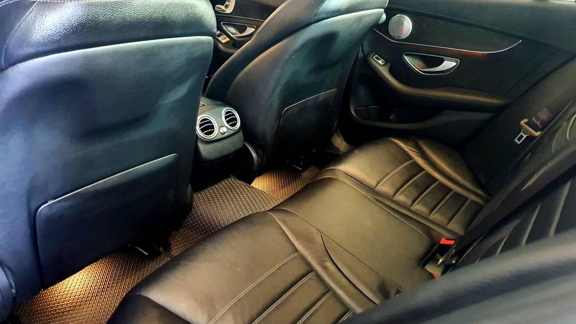 Mercedes-Benz C300 AMG topสุดในซีรีย์ พร้อมใช้ · Sedan · ขับไปแล้ว 140,000 กิโลเมตร รูปที่ 9