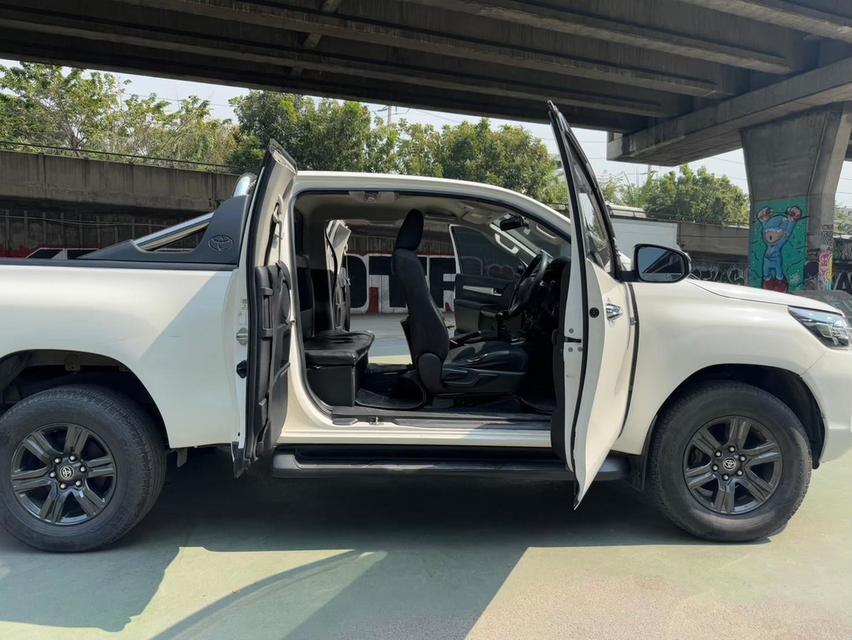 Toyota Hilux Revo Smart Cab 2.4 Entry MT ปี 2021