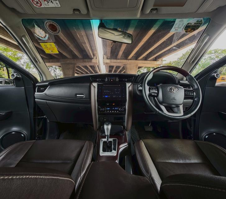 Toyota Fortuner 2.4 V ปี 2019  5
