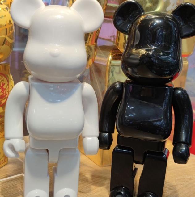  Bearbrick สีขาวและสีดำ 1