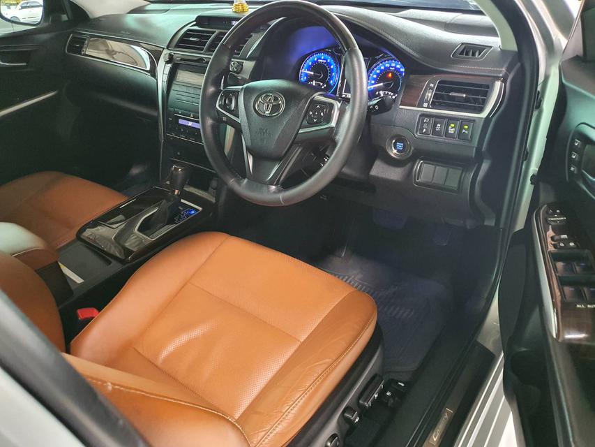 Toyota Camry 2.0G ปี 2018 สีบรอนซ์เงิน Auto มือ1 เช็คศูนย์ 3