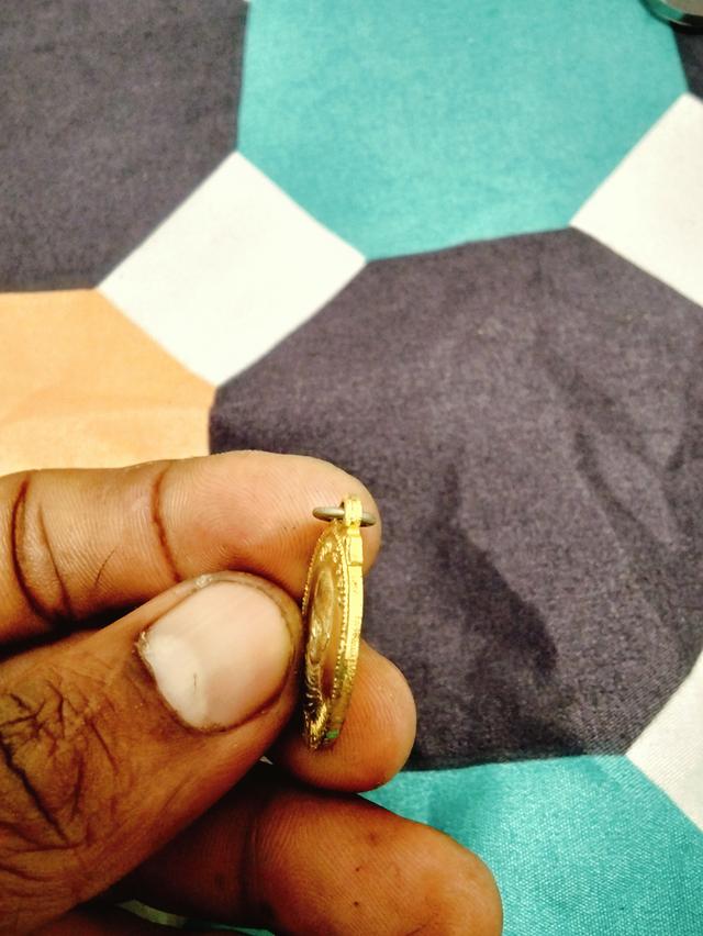 หลวงพ่อสุรินทร์ วัดรามแก้ว  รุ่นแรก เนื้อกะไหล่ทอง รูปที่ 3