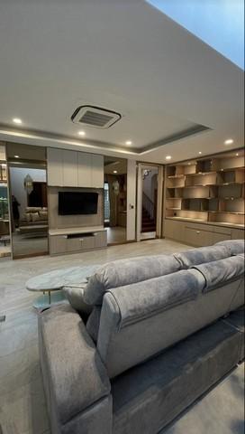 ให้เช่าบ้านเดี่ยว 2 ชั้น โครงการ Grand Bangkok Boulevard ศรีนครินทร์ เนื้อที่ 88 ตร.วา Built-in ทั้งหลัง สวนรอบบ้าน เหมา 2