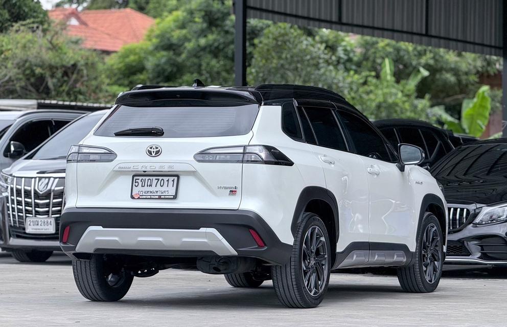 ปี 2023 TOYOTA COROLLA CROSS, 1.8 HYBRID GR SPORT สีขาว ตัวท็อปสุดหลังคาซันรูฟ