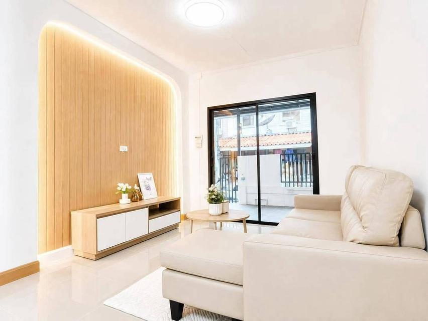 หมู่บ้านพฤกษา 33  ซอยวัดลาดปลาดุกทาวน์เฮาส์  2 ชั้น ตกแต่งใหม่พร้อมอยู่ มีรถประจำทางเข้าในหมู่บ้าน 5