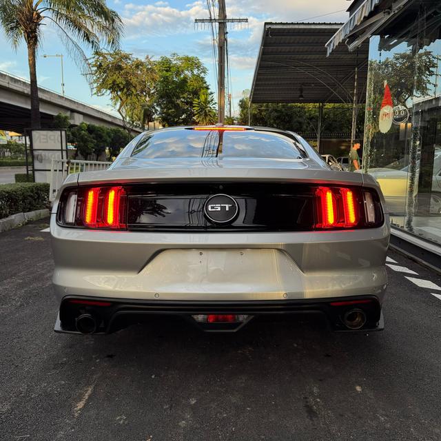 Ford Mustang 5.0L 4