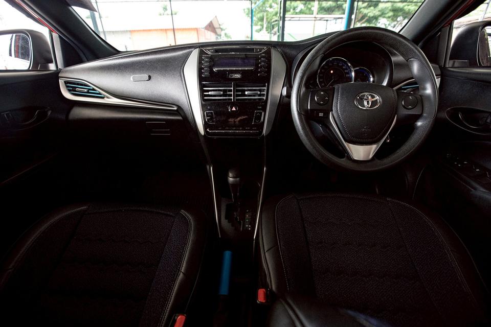 Toyota Yaris 1.2 Entry ปี 2018 สีแดง มือเดียวป้ายแดง  14