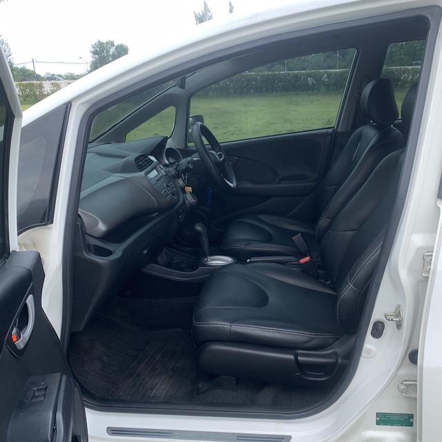 HONDA JAZZ GE 1.5V AUTO รถสวยมือเดียว เช็คศูนย์ทุกระยะ 10