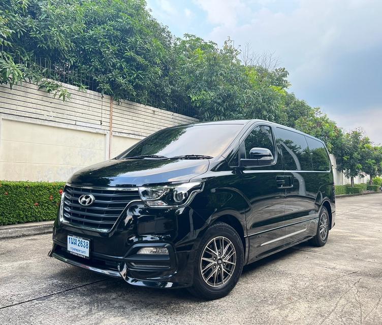 Hyundai H1 2.5 Elite Ns ดีเชล สีดำปี2022 3