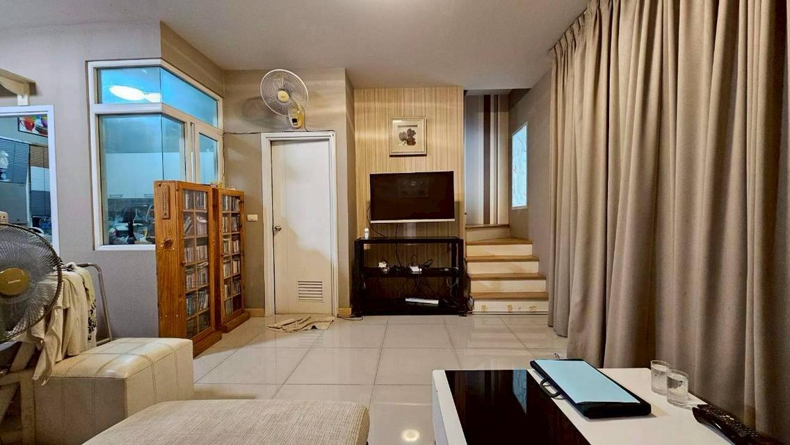 ขายด่วนทาวน์โฮม 2ชั้น 21 ตรว.  หลังมุม 3 นอน 3 น้ำ  หมู่บ้าน กัสโต้ ทาวน์โฮมรามคำแหง  หลังมุม ติดถนนเมน ต้นโครงการ 9