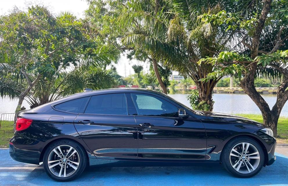 BMW 320d GT Sport (2017) 11