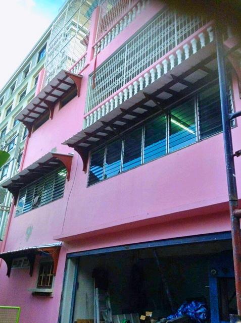 MRT ศรีนครินทร์ 800ม. ซีคอนสแควร์ 500 ม. ทำเลดี ติดถนนใหญ่ ร้านขายอะไหล่ ขาย-เช่าอาคารพาณิชย์ 4.5 ชั้น+ดาดฟ้า หัวมุม145 8