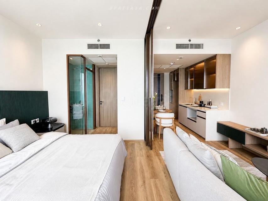 For Sale — Direct Sea View Condo at Arom JomtienDirect sea view condo for sale at Arom Jomtien, a first-line beachfront project in Jomtien. Available 7