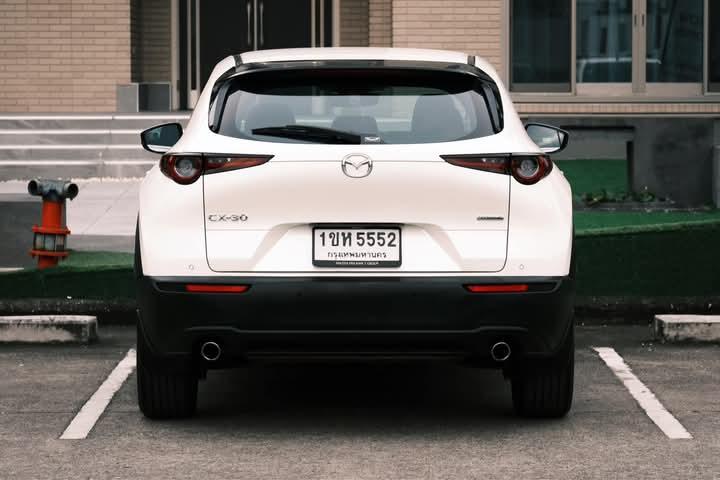 Mazda CX-30 สีขาว 12