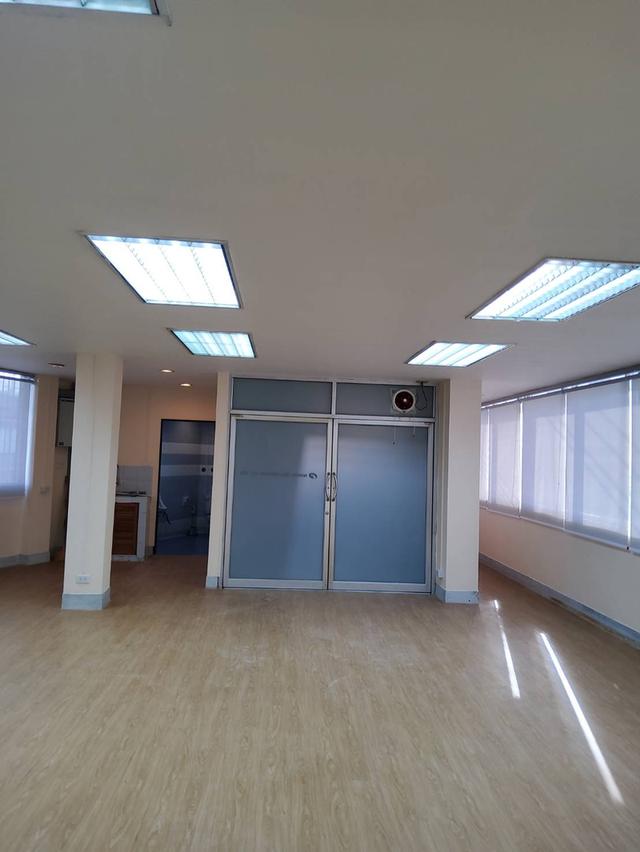 ให้เช่าสำนักงาน ชั้น 2 หรือ ชั้น5 จอดรถได้ เข้าทำธุรกิจได้เลย ตบแต่งสวย สาธุประดิษฐ์ ยานนาวา ติดกับทางขึ้นทางด่วน ทำเลดีมาก 12