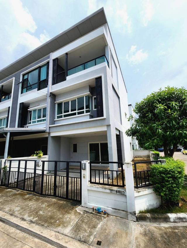 ทาวน์โฮมวัชรพล 3ชั้น หลังมุม หมู่บ้านเดอะริคโค้ ทาวน์ วัชรพล ถนนร่วมมิตรพัฒนา(ใกล้ห้าแยกวัชรพล) 4