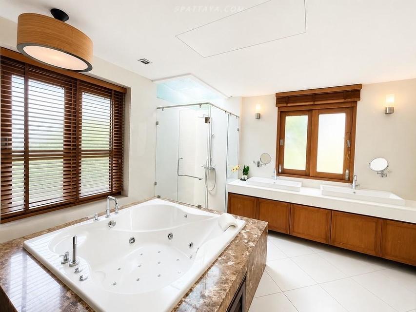 For Sale / Rent — Ultra Luxury Private Beachfront Villa, Wongamat North PattayaA rare private beachfront residence Wongamat Beach, North Pattaya 10