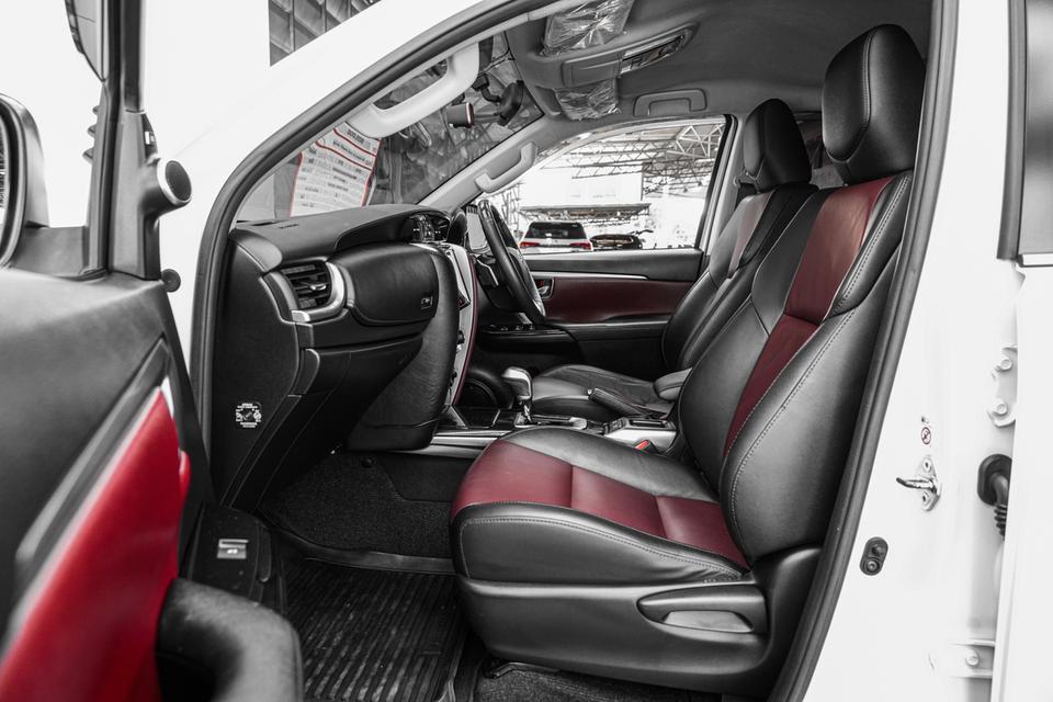 2016 Toyota Fortuner 2.8 TRD Sportivo 4WD SUV AT  สีขาว ไมล์ 140764 กม. 15