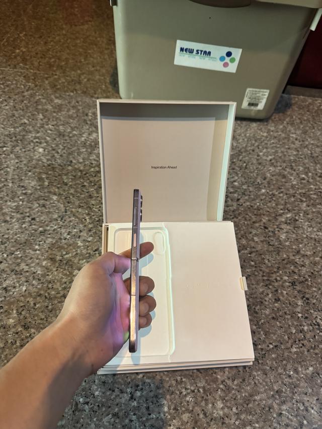 ขายๆๆๆถูกOPPO Find N2Flip 256กิ๊กสีPurpleมีกล่องสภาพสวยการใช้งานดีเยี่ยมทุกๆฟังชั่นเครื่องรีสโตได้ตลอดไม่มีติดแอคเค้าใดๆคับ ( จอสวยกริปไม่มีเบรินไม่มี รูปที่ 5