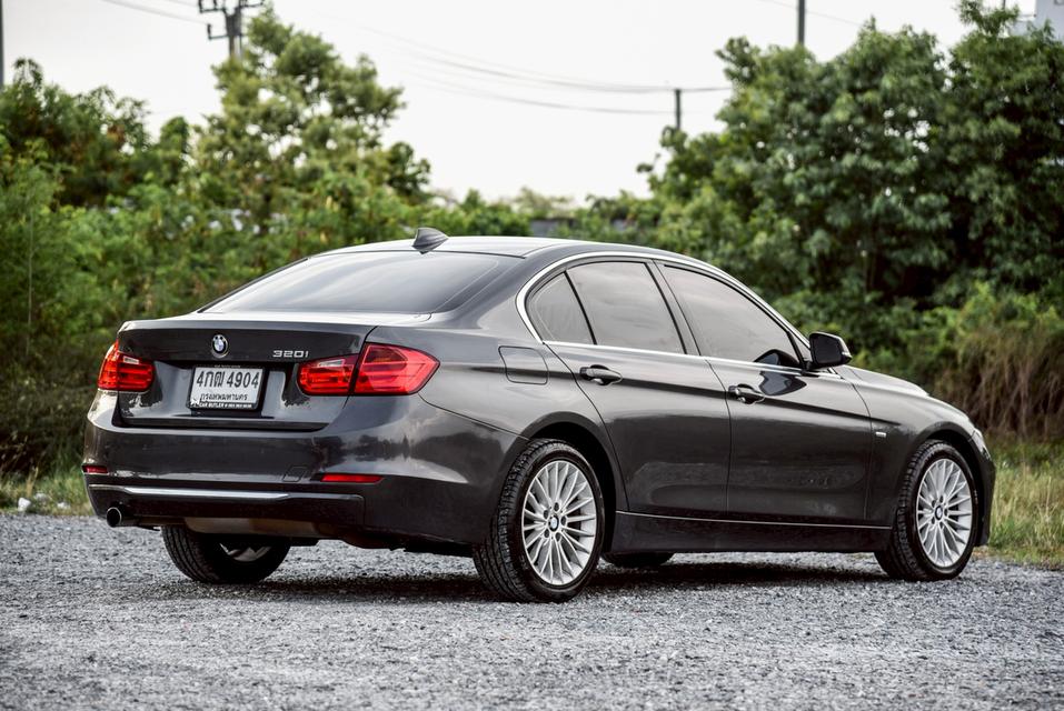 รหัสรถ CBL4904 BMW 320i 2.0 Luxury [F30] AT 2015 3